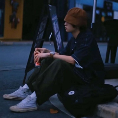 伤感忧郁男生qq头像