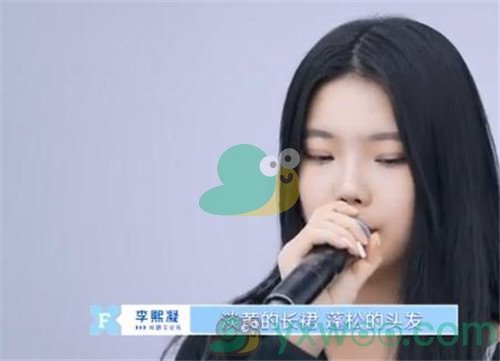 抖音淡黄的长裙蓬松的头发是什么梗