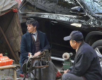 明星“摆地摊”图片汇总