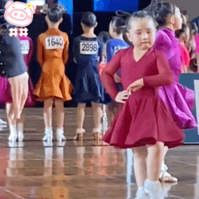 mini辣目洋子跳舞gif表情包
