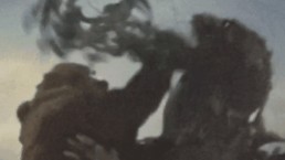 奥特曼给怪兽做核酸检测表情包
